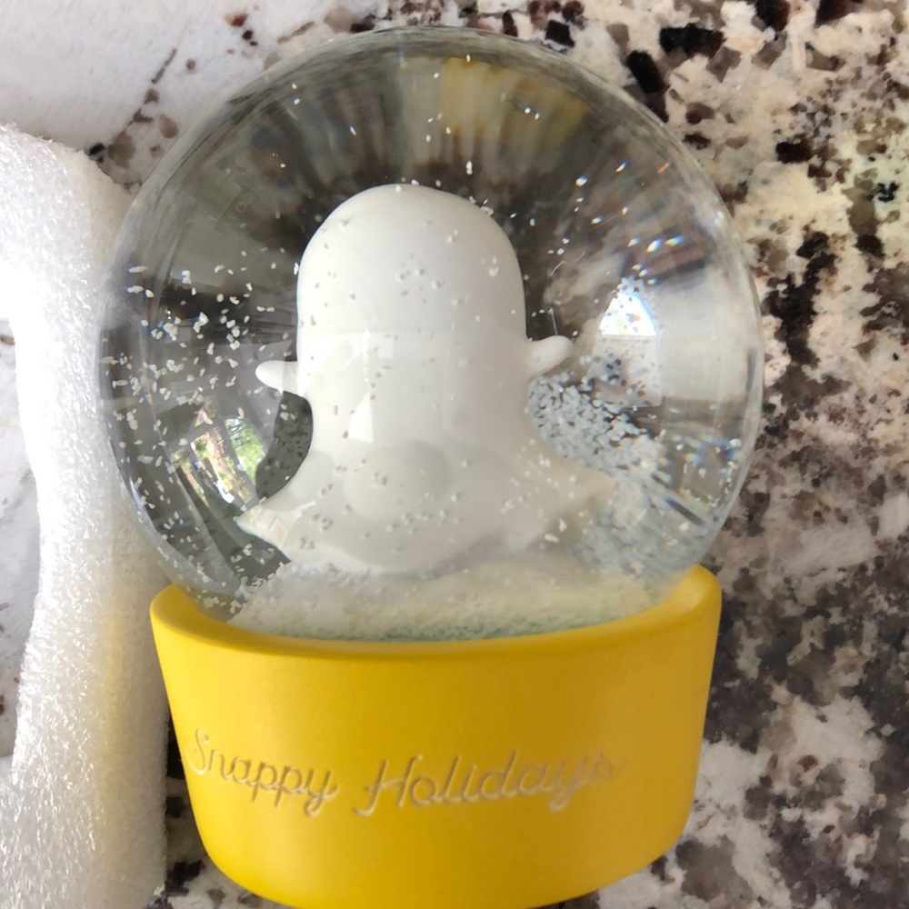 Limited edition Snapchat happy holidays snow globe new